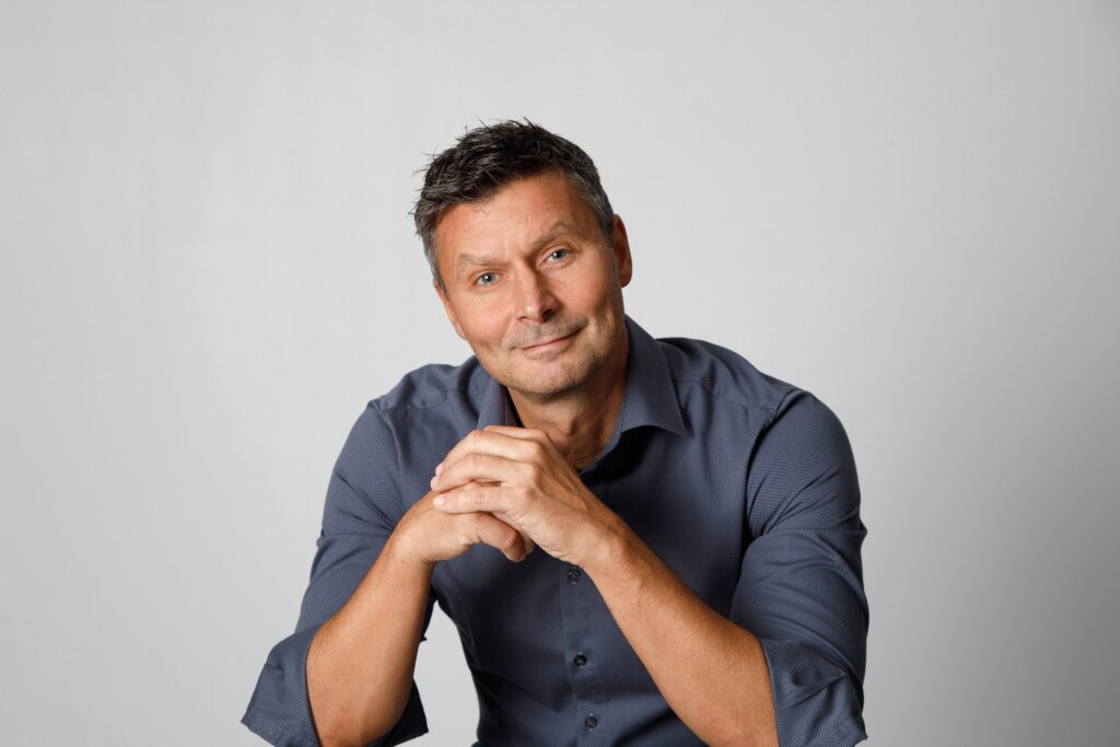 dr. Simon Turk